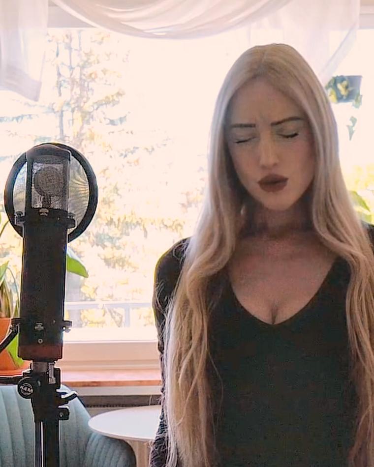 Julie Elven recording voice